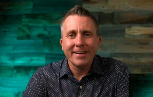 Jason Evert ha dedicado más de dos décadas a viajar por el mundo para hablar a jóvenes y adultos sobre la importancia de la pureza y la dignidad humana. Crédito: ACI Prensa.