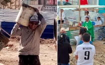 El P. Javier Cajusol Villegas construye con sus propias manos una iglesia en Chiclayo, la diócesis del norte del Perú donde fue obispo el Papa León XIV.