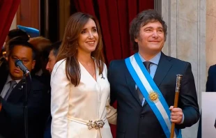 Victoria Villarruel y Javier Milei, vicepresidente y presidente de Argentina, tras prestar juramento en el Congreso. Crédito: Captura Youtube Casa Rosada - República Argentina.