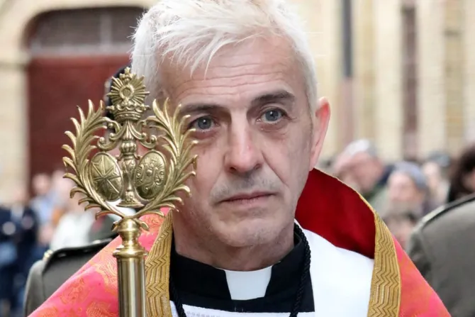 Fallece sacerdote “rockero” español tras quemarse sus ropas en la Vigilia Pascual.
