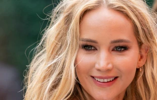 Jennifer Lawrence asiste al 12º Veuve Clicquot Polo Classic en Liberty State Park. Crédito: Lev Radin / Shutterstock.