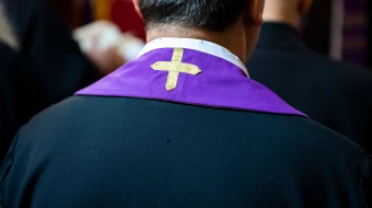 Imagen referencial de sacerdote