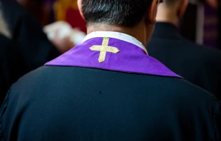 Imagen referencial de sacerdotes AM113 - Shutterstock