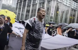Jimmy Lai en una protesta en Hong Kong. Crédito: Cortesía del Instituto Acton.
