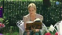 La autora J.K. Rowling lee "Harry Potter y la Piedra Filosofal" en la reunión de Pascua en la Casa Blanca, 5 de abril de 2010.