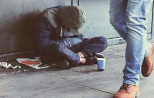 Foto referencial de una persona pobre. Crédito: Shutterstock.