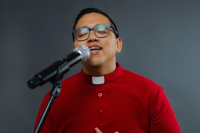 P. José Herrera relanza “Tú me has llamado”, canto sobre la vocación