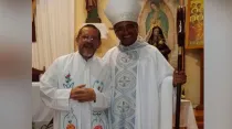 El P. José Luis Sánchez Ruiz con el Obispo de San Andrés Tuxtla, Mons. Fidencio López Plaza