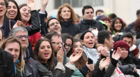 Imagen referencial de peregrinos en la Plaza de San Pedro, 2016.