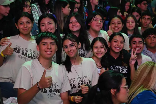 Encuentro de jóvenes con el arzobispo. Crédito: Arquidiócesis de Monterrey