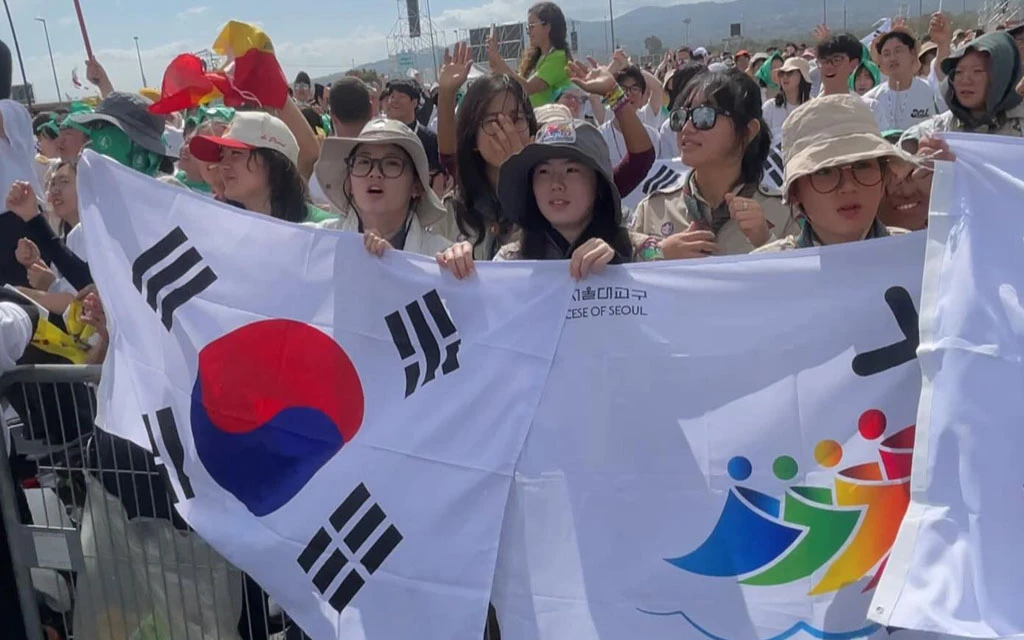 Jóvenes con banderas de Corea.?w=200&h=150