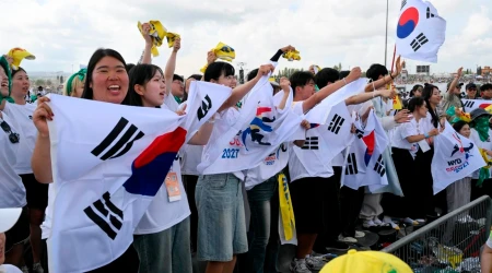 Peregrinos surcoreanos en Tor Vergata, como parte de su participación en el Jubileo de los Jóvenes 2025.
