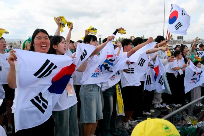 Peregrinos surcoreanos en Tor Vergata, como parte de su participación en el Jubileo de los Jóvenes 2025.