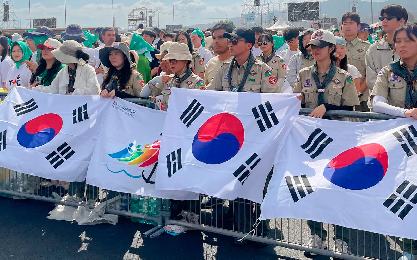 Jóvenes scouts con banderas de Corea del Sur.?w=200&h=150