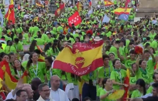 Jóvenes españoles en el Vaticano este viernes 1 de agosto. Crédito: Youtube CEE.