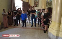 Jóvenes católicos en Cuba celebran primera Misa y Vía Crucis de Cuaresma.