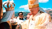 El 27 de enero de 1985, San Juan Pablo II consagró el destino de Venezuela a la protección de Nuestra Señora de Coromoto.