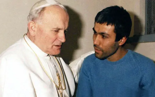 San Juan Pablo II y el turco Ali Agca. Crédito: Vatican News