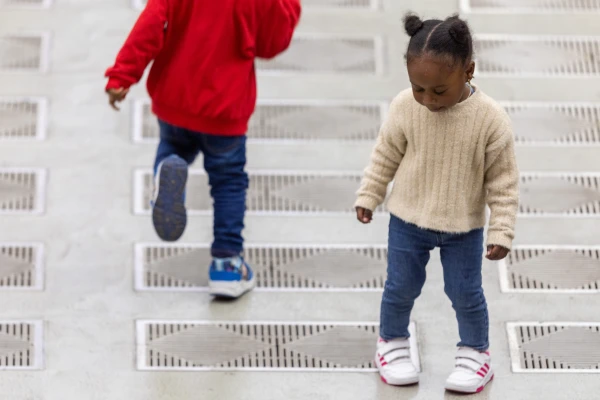 Varios niños participaron en la comida. Crédito: Daniel Ibañez/ EWTN News