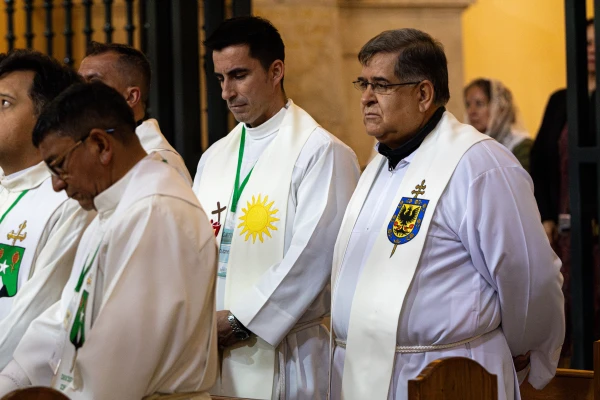 Los sacerdotes fueron invitados a reflexionar sobre los momentos que han marcado su ministerio. Crédito: Eduardo Berdejo / EWTN.