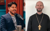El influencer católico Alex Jurado, quien dirige el ministerio en redes sociales Voice of Reason (izquierda), y el obispo Artur Bubnevych de la Eparquía Católica Bizantina de la Santa Protección de María en Phoenix.