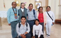 Juwà Bosco (de pie al centro) con su familia en la Casa Generalicia de las Hijas de María Auxiliadora (HMA) en Roma.