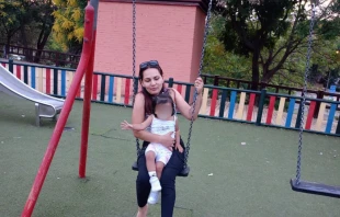 El Obispo de Getafe bautizará a la hija de Karen, rescatada del aborto. Crédito: Más Futuro.