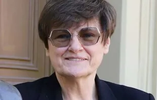 Katalin Karikó, ganadora del Premio Nobel que ayudó a desarrollar la tecnología de ARNm utilizada para crear las vacunas COVID-19 de Pfizer y Moderna, es una de las miembros más recientes de la Pontificia Academia para la Vida. Crédito: Szegedi Tudományegyetem (CC BY-SA 4.0)