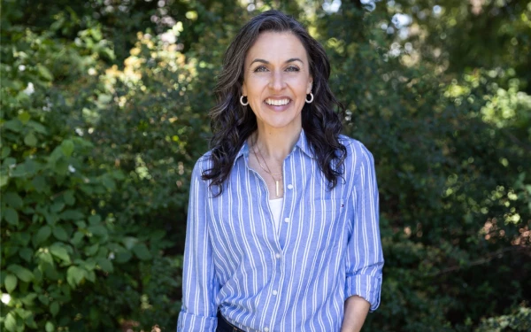 Katy Faust, portavoz de la campaña "Greater Than", es la fundadora y presidenta de "Them Before Us". Defensora de los derechos de la infancia y madre de cuatro hijos, lleva más de una década abogando por la justicia para la infancia. Crédito: Cortesía de "Them Before Us".