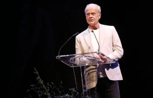 El actor Kelsey Grammer habla durante un homenaje al actor James Earl Jones en el Teatro James Earl Jones, el 7 de abril de 2025 en la ciudad de Nueva York (Estados Unidos). Crédito: Bruce Glikas/Getty Images.