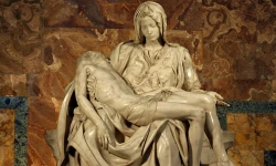 La Piedad, obra de Miguel Ángel Buonarroti, en la Basílica de San Pedro (Ciudad del Vaticano).