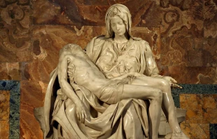 La Piedad, obra de Miguel Ángel Buonarroti, en la Basílica de San Pedro (Ciudad del Vaticano). Crédito: Jörg Bittner Unna vía Wikimedia Commons (CC BY 3.0),