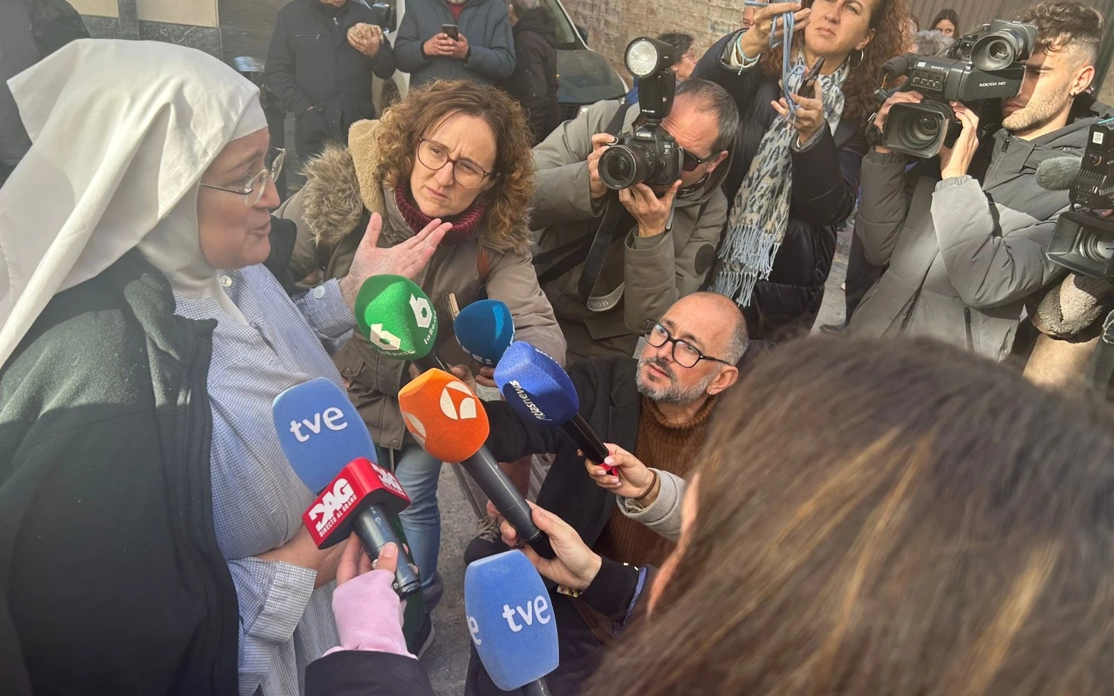 La exabadesa cismática de Belorado, Laura García de Viedma, comparece ante los medios. Crédito: Francisco Canals.