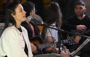 Leda Bergonzi en uno de los encuentros de oración Crédito: Instagram Soplo de Dios Viviente