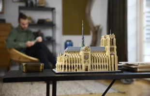 Nuevo set de LEGO de la Catedral de Notre-Dame de París, disponible desde el 1 de junio de 2024. Crédito: Kit de prensa de LEGO Group