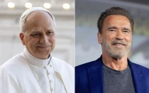 El Papa León XIV y el exgobernador de California, Arnold Schwarzenegger.