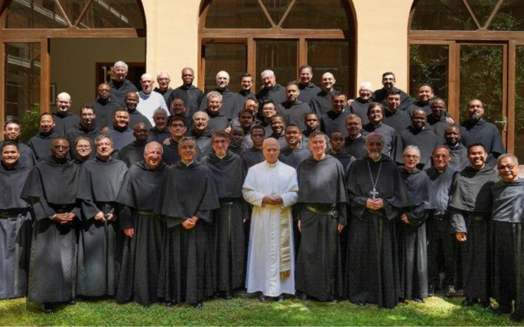 Papa León XIV con miembros de la Orden de San Agustín?w=200&h=150