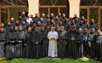 Papa León XIV con miembros de la Orden de San Agustín