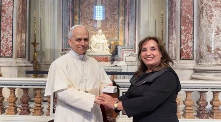 Papa León XIV y Dina Boluarte