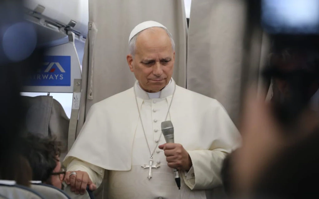 El Papa León XIV en la rueda de prensa en el avión en el que volvió a Roma.?w=200&h=150