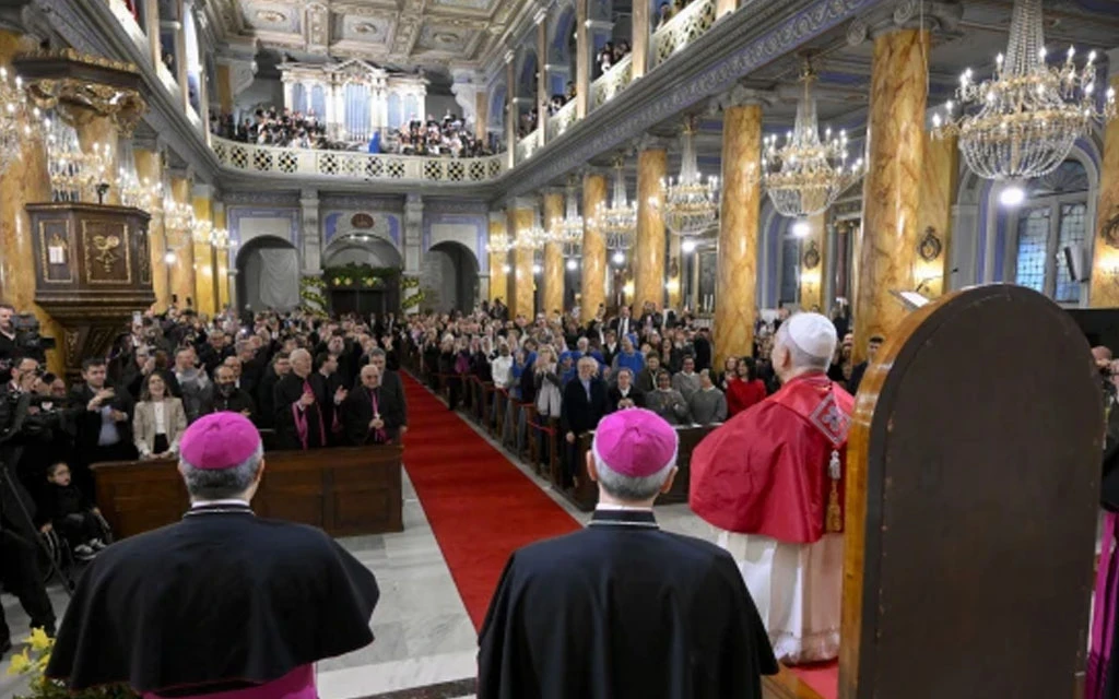 El Papa León XIV en la Catedral de Estambul. Crédito: Vatican Media.