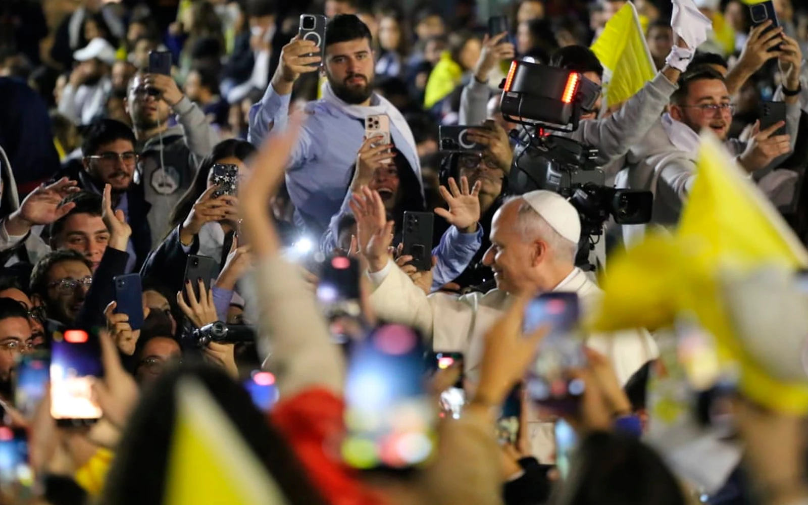 El Papa León XIV llega para participar en el encuentro con los jóvenes del Líbano.?w=200&h=150