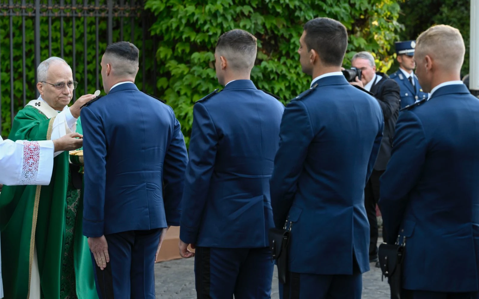 El Papa León XIV presidió este domingo 5 de octubre la celebración de la Misa para el Cuerpo de la Gendarmería Vaticana en la Gruta de Lourdes de los Jardines Vaticanos.?w=200&h=150
