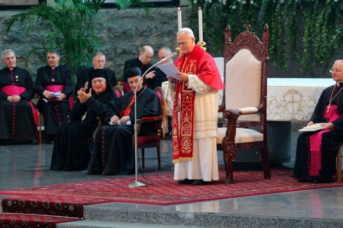 El Papa León XIV pronuncia su discurso en el encuentro que tuvo con los obispos, sacerdotes y consagrados del Líbano.
