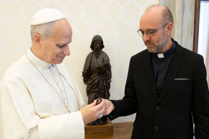 El Papa León y el P. César Caro, nuevo Administrador Apostólico del Vicariato de San José del Amazonas, Perú.