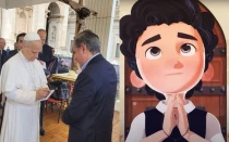 El Papa León XIV firma una copia de la película animada Carlo Acutis, el Influencer de Dios, tras la audiencia general del miércoles 10 de septiembre en el Vaticano / Una imagen de la cinta animada.
