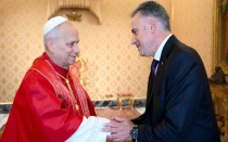 El Papa León XIV y el presidente de Uruguay, Yamandú Orsi.