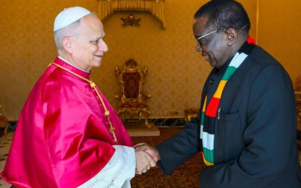 Papa León XIV con el presidente de Zimbabue?w=200&h=150