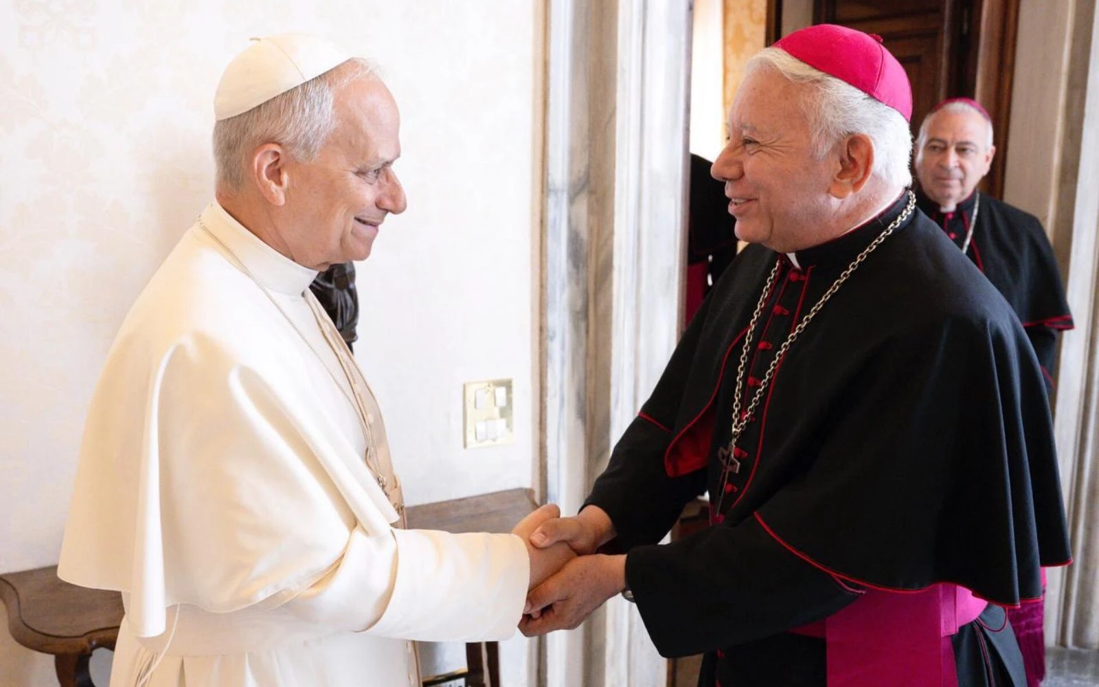 Mons. Ramón Castro Castro saluda al Papa León XIV en la audiencia que sostuvo el Santo Padre con el Consejo de Presidencia de la Conferencia del Episcopado Mexicano, el 18 de septiembre de 2025.?w=200&h=150
