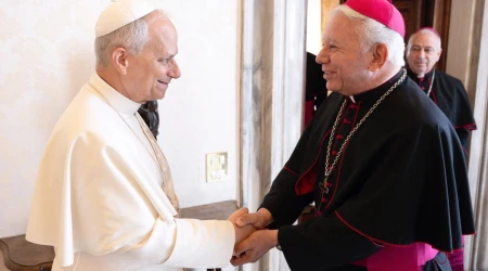 Papa León XIV y Mons. Ramón Castro Castro